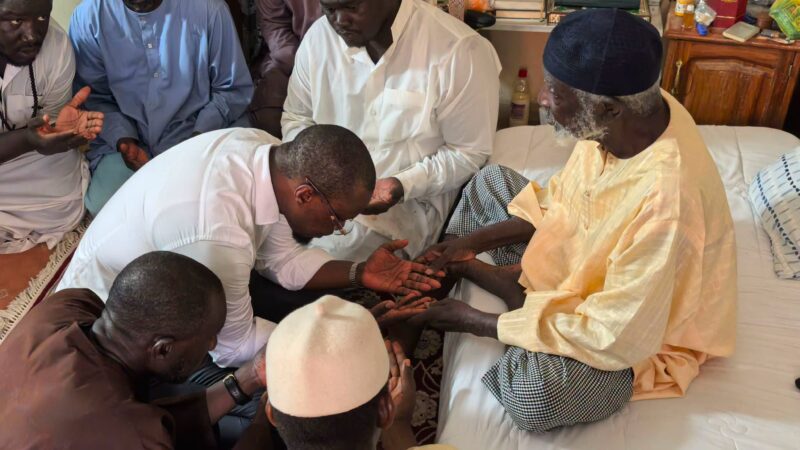 Décès de Serigne Bassirou Ndao : Ousmane Sonko à Darou Salam pour présenter ses condoléances