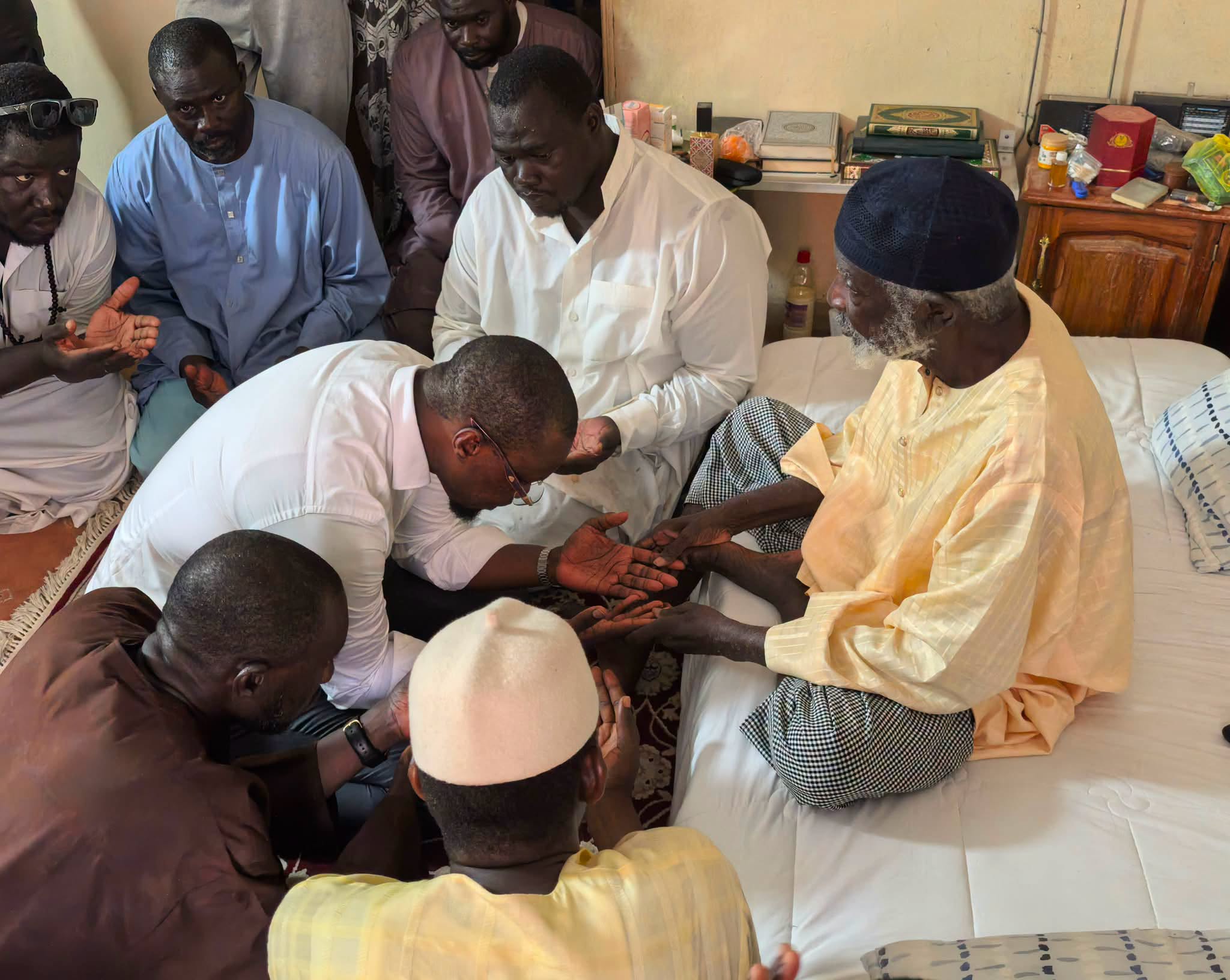 Décès de Serigne Bassirou Ndao : Ousmane Sonko à Darou Salam pour présenter ses condoléances