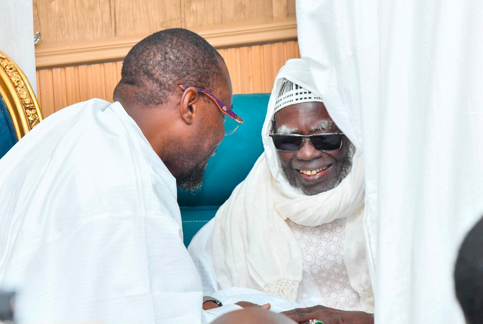 « Nous aurons des résultats si nous suivons le modèle de Serigne Touba » : Ousmane Sonko au Khalife Serigne Mountakha