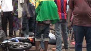 Entrée de Ziguinchor : un mort dans un violent choc entre un camion et une Jakarta…