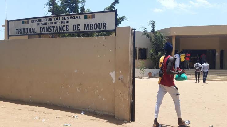 Mbour : incapable d’accepter le divorce de ses parents, un tailleur menace de tuer son père