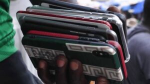 « Descente musclée » de la police à Market bi : 54 téléphones saisis, six suspects interpellés