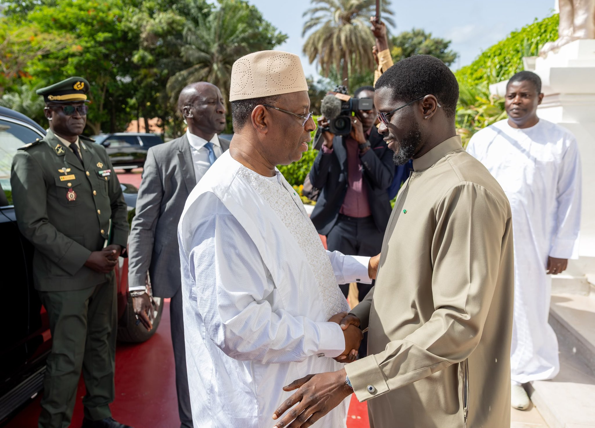 Macky Sall remercie Bassirou Diomaye Faye après leur entretien au Palais