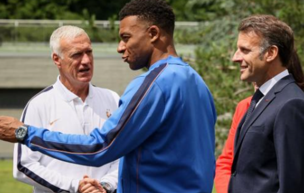Macron apporte son soutien à Mbappé face aux « attaques racistes »