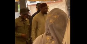 Condoléances : Ousmane Sonko aux Parcelles Assainies chez Diamil Sané (vidéo)