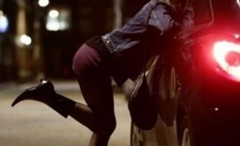 Saint-Louis : un couple surpris dans un véhicule en plein…