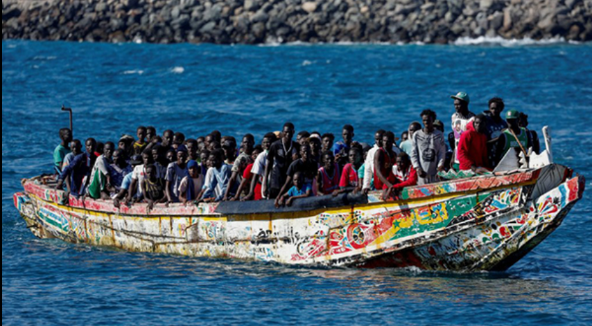 Cap sur l’Espagne : Une pirogue chargée de femmes et d’enfants interceptée au large de Thiaroye