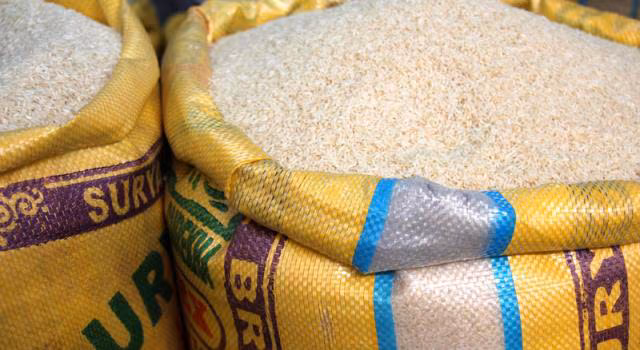Le gouvernement suspend les importations de riz pour faciliter la vente local