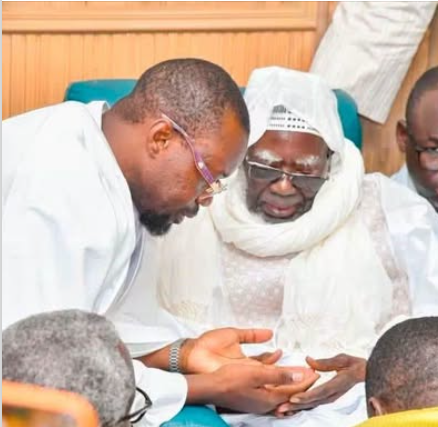 Abdourahmane Sarr applaudit Sonko à Touba : « Moom sa bopp, menel sa bopp »