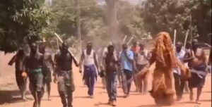 Retour du Kankourang à Vélingara en août : uniquement le week-end et sans armes blanches ni drogues