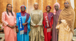 Marie Khone Faye reçoit les lauréates Miss Mathématiques et Miss Sciences 2026, Khadidiatou Ka et Sokhna Mame Bousso Mbacké