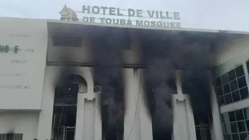 Incendie à Touba : l&rsquo;état civil préservé, le maire réclame un camp spécial de pompiers