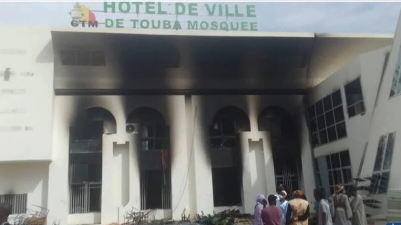 Incendie à la mairie de Touba : les registres d’état civil sauvés, le maire réclame un camp de pompiers