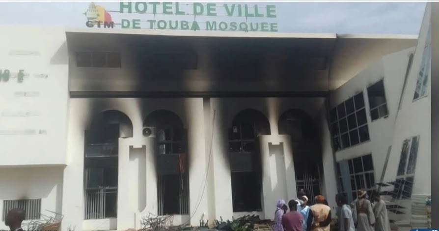 Incendie à la mairie de Touba : les registres d’état civil sauvés, le maire réclame un camp de pompiers