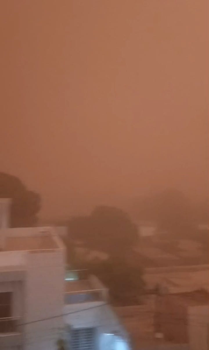 Thiès plongée dans le noir en plein jour par un vent violent et soudain