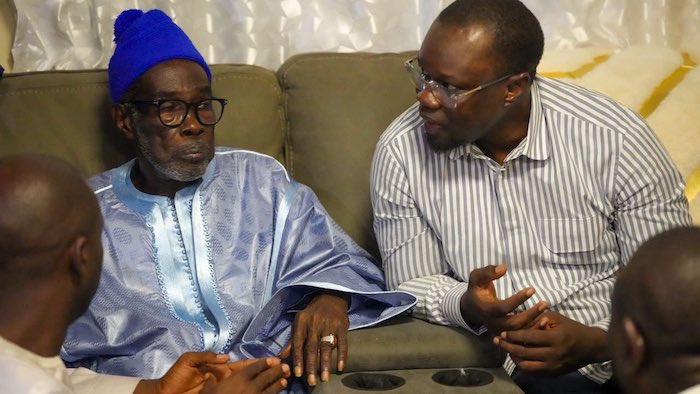 Ousmane Sonko pleure Serigne Abdou Bakhi Mbacké : « Un guide d’une bienveillance profonde »