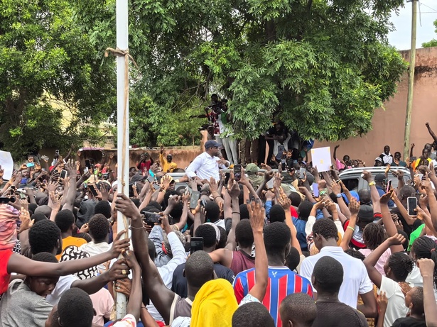 Sonko à Keur Madabel : forte affluence pour l’opération de vente des cartes PASTEF