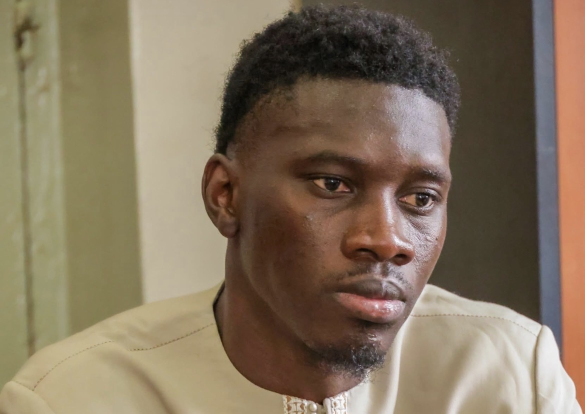 Ismaïla Sarr reçu à l&rsquo;Hôtel de Ville de Saint-Louis : le maire Mansour Faye célèbre son entrée dans le Top 50 mondial