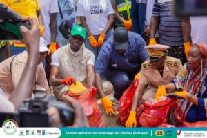 Aliou Gori Diouf lance une collecte de déchets plastiques sur les plages de Dalifort et Hann Bel-Air pour les JOJ 2026