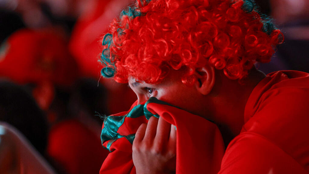Supporters marocains fiers et fair-play après l’élimination face aux Bleus en quart du Mondial
