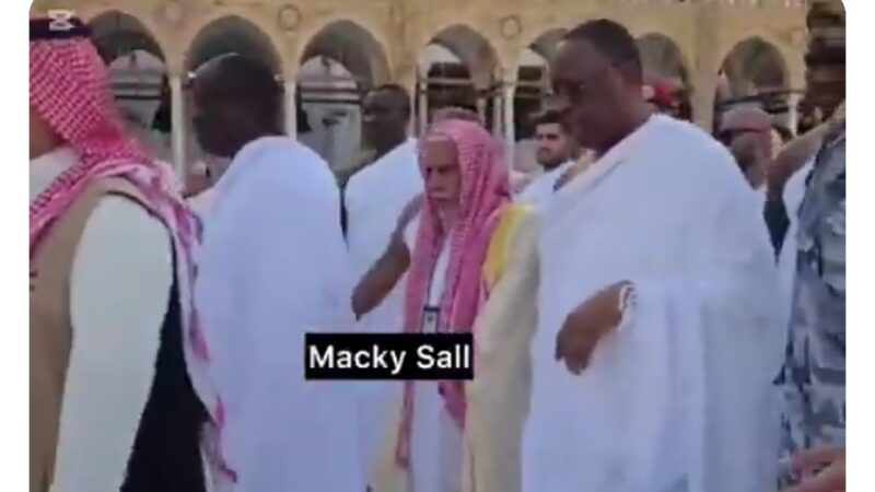 Macky Sall accomplit la Oumra dans le cadre de sa tournée pour le poste de l’ONU