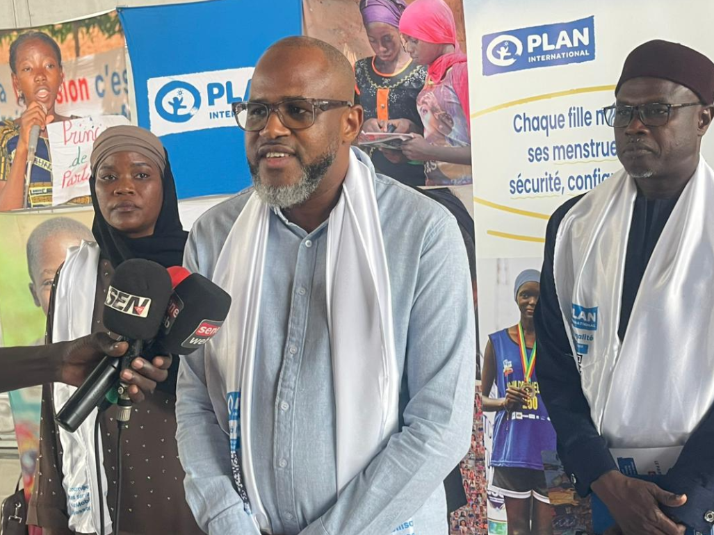 Plan International remet près de 28 000 cartes d’assurés à des enfants vulnérables et plaide pour un engagement renforcé