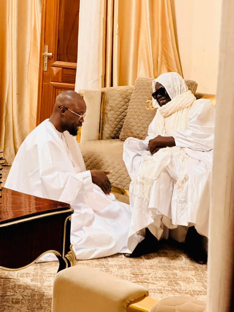 Ousmane Sonko à Touba : un pèlerinage républicain qui passe chez son défunt guide Serigne Cheikh Saliou Mbacké