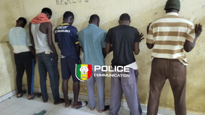 Extorsion, chantage et transmission présumée du VIH : Six personnes, dont trois porteuses du VIH, déférées par la police de Yeumbeul