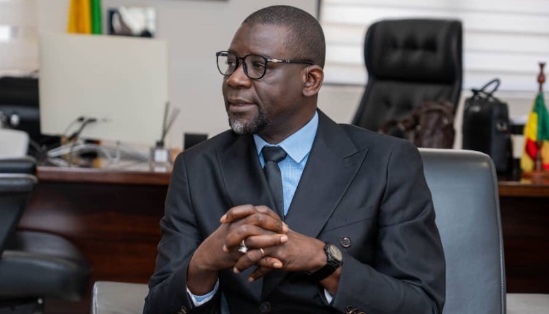 Alioune Badara Dione compare les fonds spéciaux à l’armée et défend le pouvoir discrétionnaire