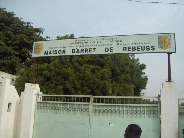 À 21 heures, le ministre Moussa Sarr effectue une visite surprise à la prison de Rebeuss
