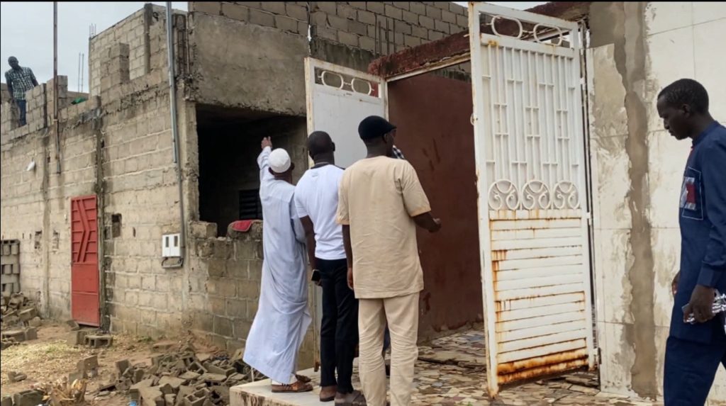 Kahone : des braqueurs lourdement armés attaquent un immeuble, un Indien grièvement blessé