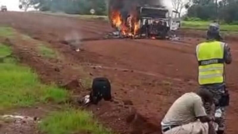 Un camion frigorifique prend feu   entre Mandankholi et Khossanto