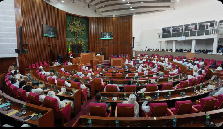 DPG: « le décret présidentiel fixe l’ouverture de la session extraordinaire, pas la date de la DPG », (Amadou Ba)