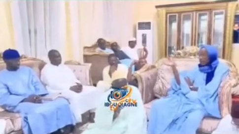 Gamou 2026 : l’énorme raclée infligée par le khalife de Ngoumba Guéoul au ministre des Transports (Vidéo)
