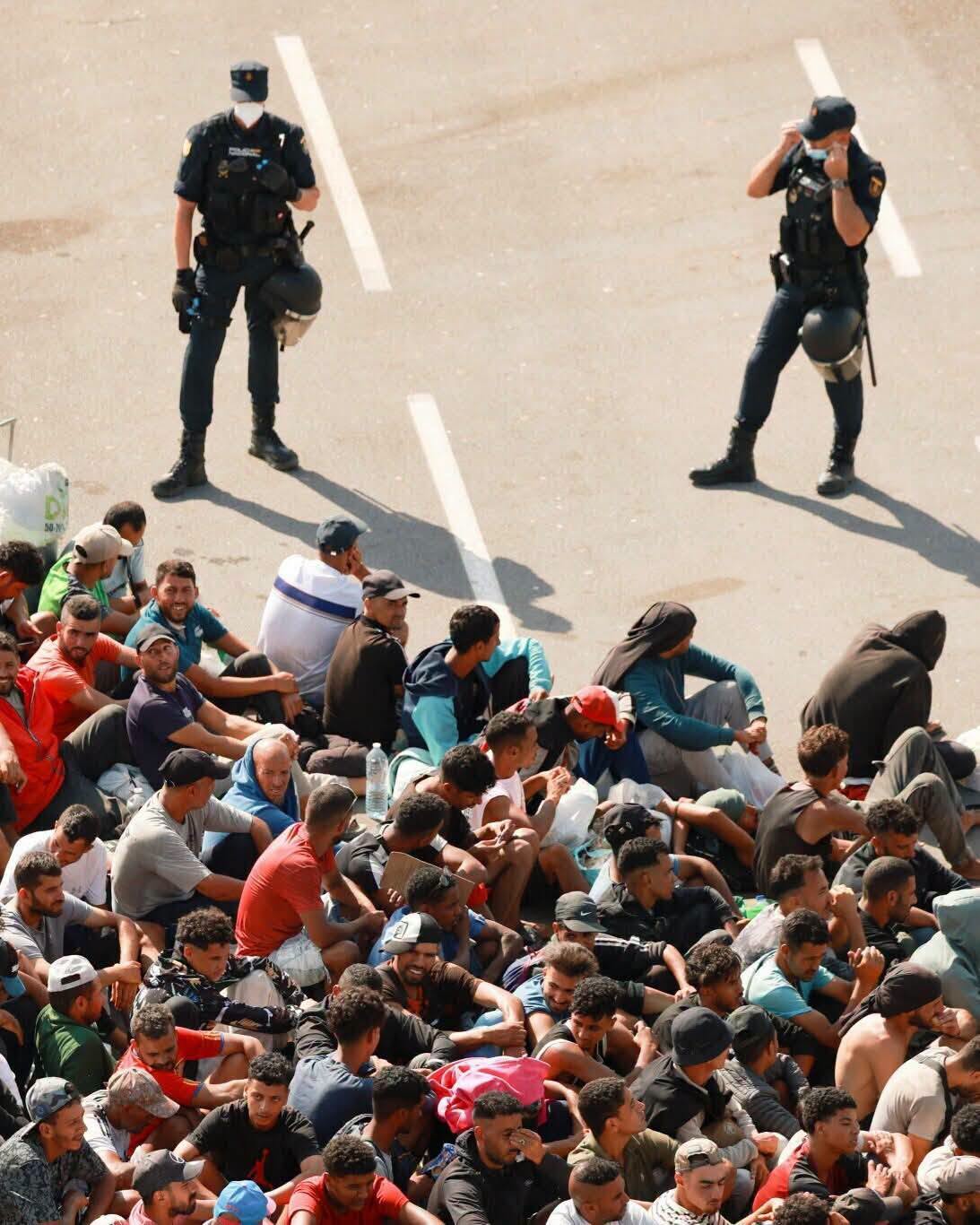 Migrants à Ceuta : l&rsquo;Espagne crée des centres d&rsquo;hébergement face à une situation sanitaire critique
