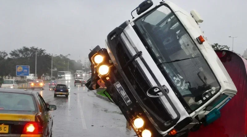 Un camion renversé au pont de la Foire paralyse la circulation