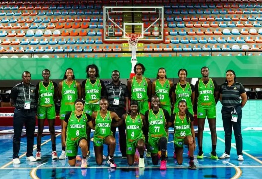 Lionnes du Basket bloquées au Mexique : « J’ai dû payer à manger aux filles », le coup de gueule de Madjiguène Sène