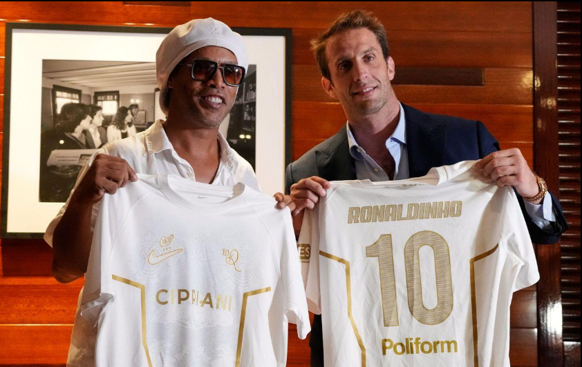 À 46 ans, Ronaldinho sort de sa retraite et vise le 300e but avec Ravenne