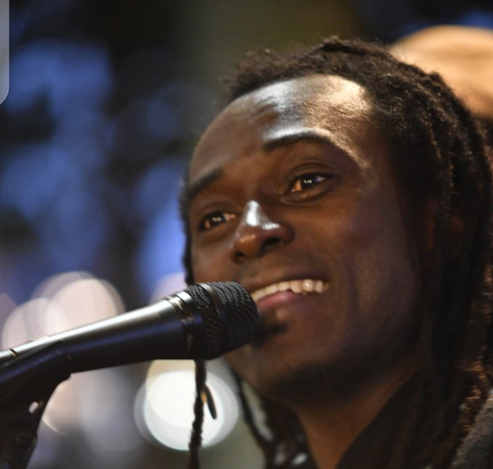 Musique : Mussi Kongo annonce un nouveau single et une tournée contre l’immigration forcée