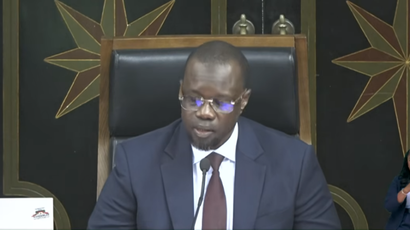 Sonko tranche la polémique sur la session extraordinaire, la fouille à nu des détenus interdite