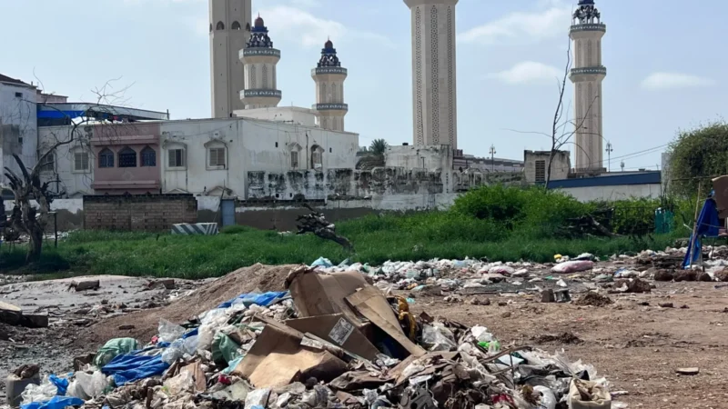 Touba : les déchets solides bouchent le réseau à Ocass et près de la Grande mosquée
