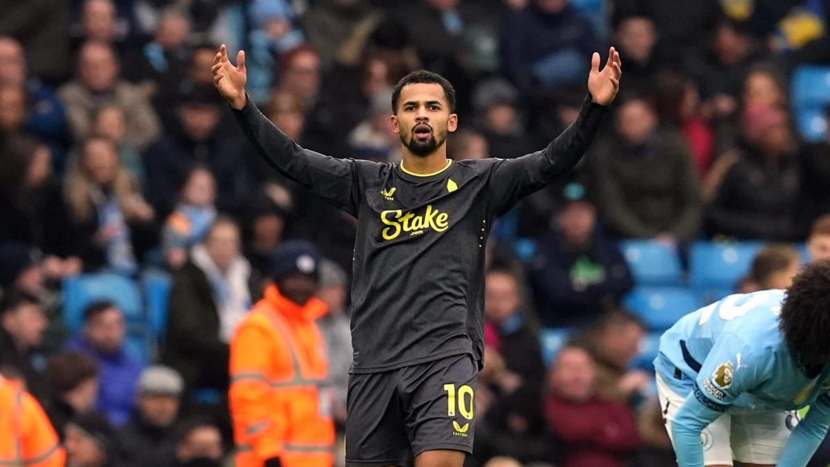 Iliman Ndiaye veut rejoindre Manchester City, les discussions avancent pour remplacer Grealish