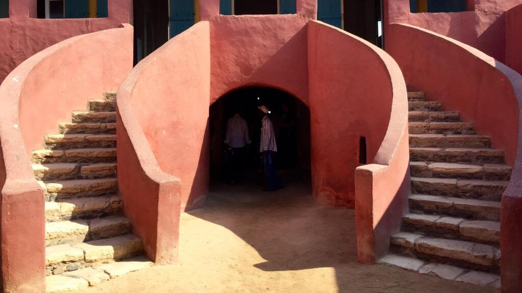 Maison des esclaves de Gorée : les visiteurs face à la mémoire de la traite négrière