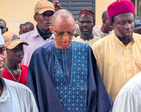Abdoulaye Saydou Sow recueille les prières des religieux avant son lancement à Kaffrine