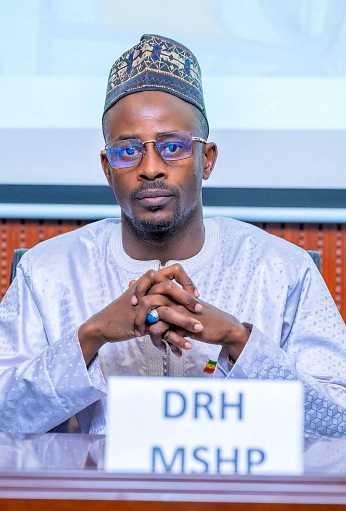 Dr Malick Diallo offre 10 tonnes de ciment aux mosquées en chantier dans la commune de Fanaye