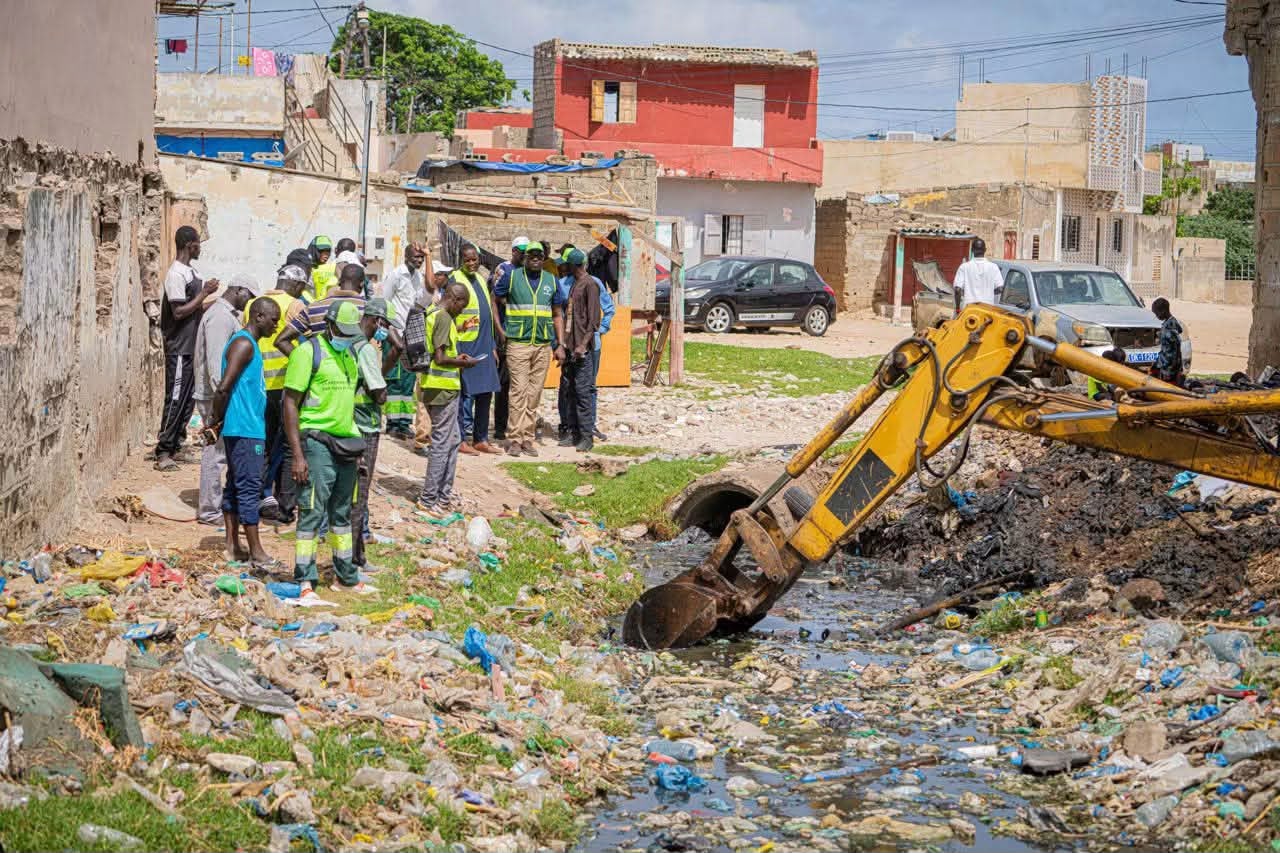 Wakhinane, Yeumbeul et Rufisque : le curage des canaux lancé pour prévenir les inondations