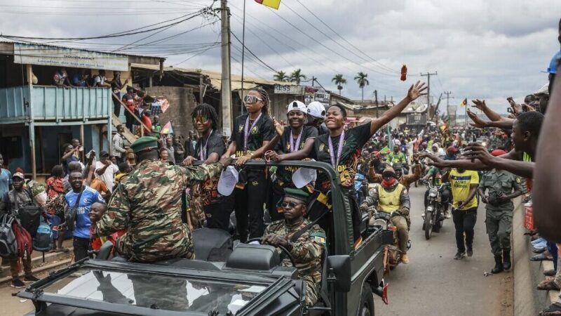 Paul Biya reçoit et décore les Lionnes après leur sacre à la CAN
