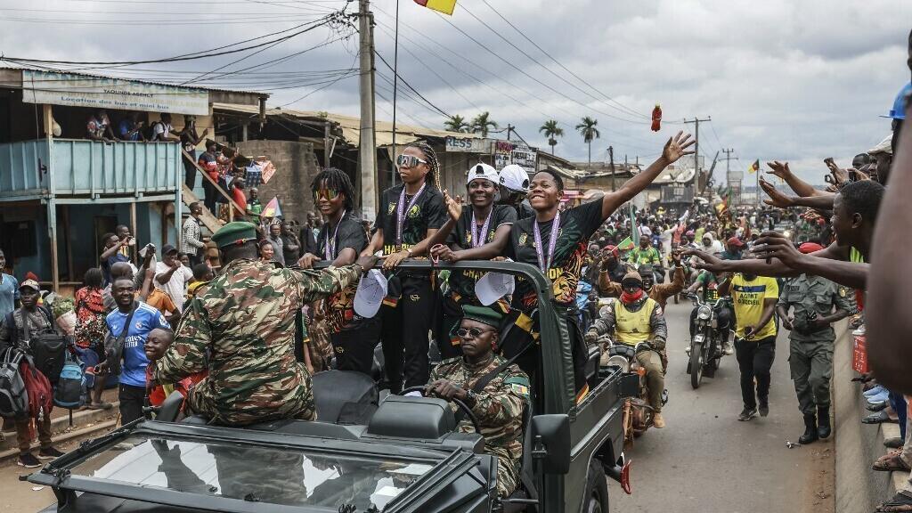 Paul Biya reçoit et décore les Lionnes après leur sacre à la CAN