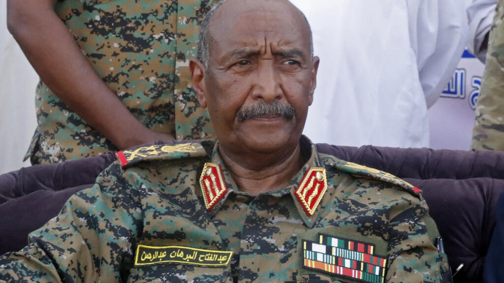 Riyad abandonne la médiation et finance 100 blindés pour l&rsquo;armée soudanaise, exhibés à Khartoum
