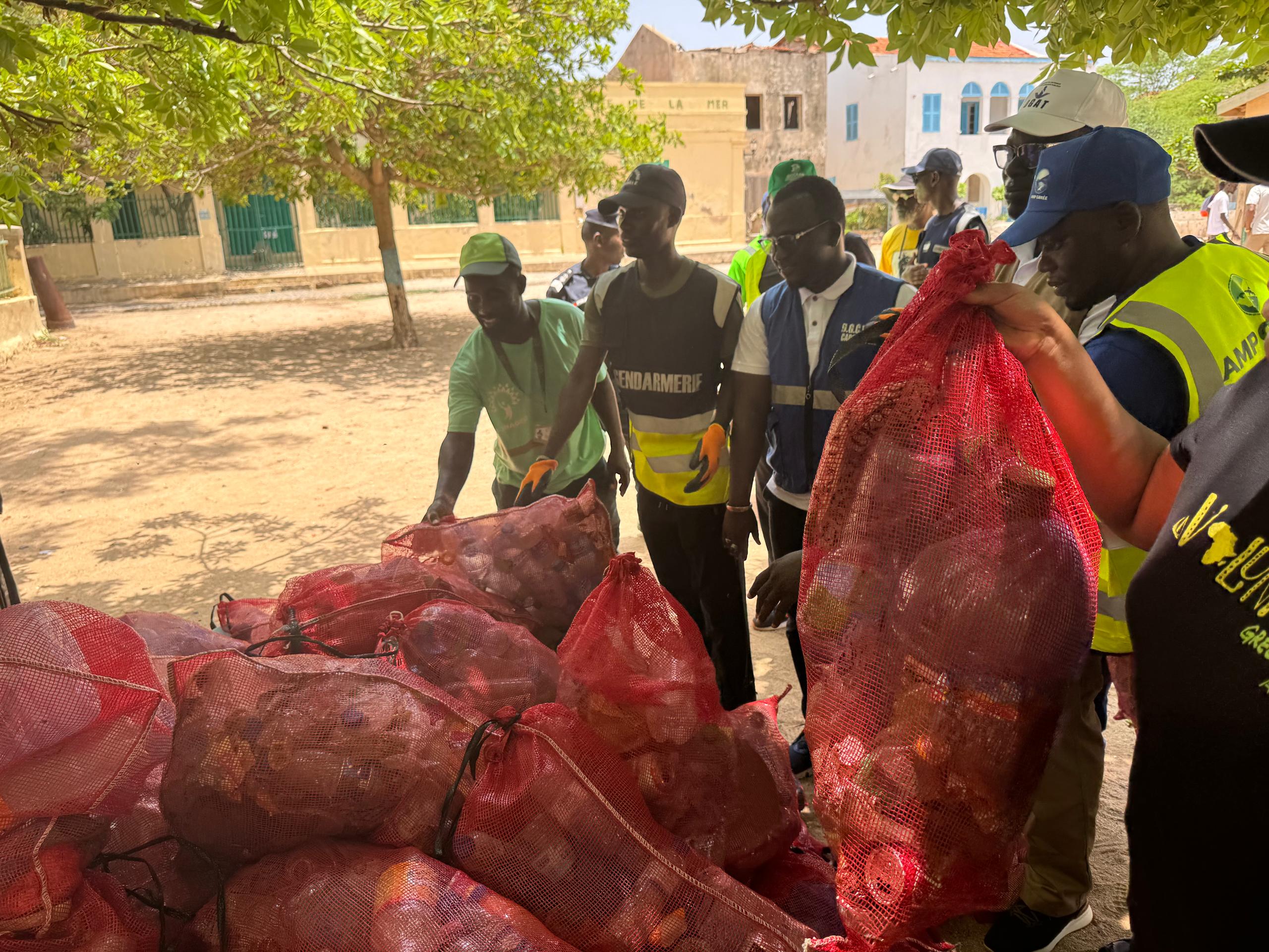 (Photos) Environnement : L’île de Gorée s’engage massivement pour la préservation de son littoral et de ses fonds marins